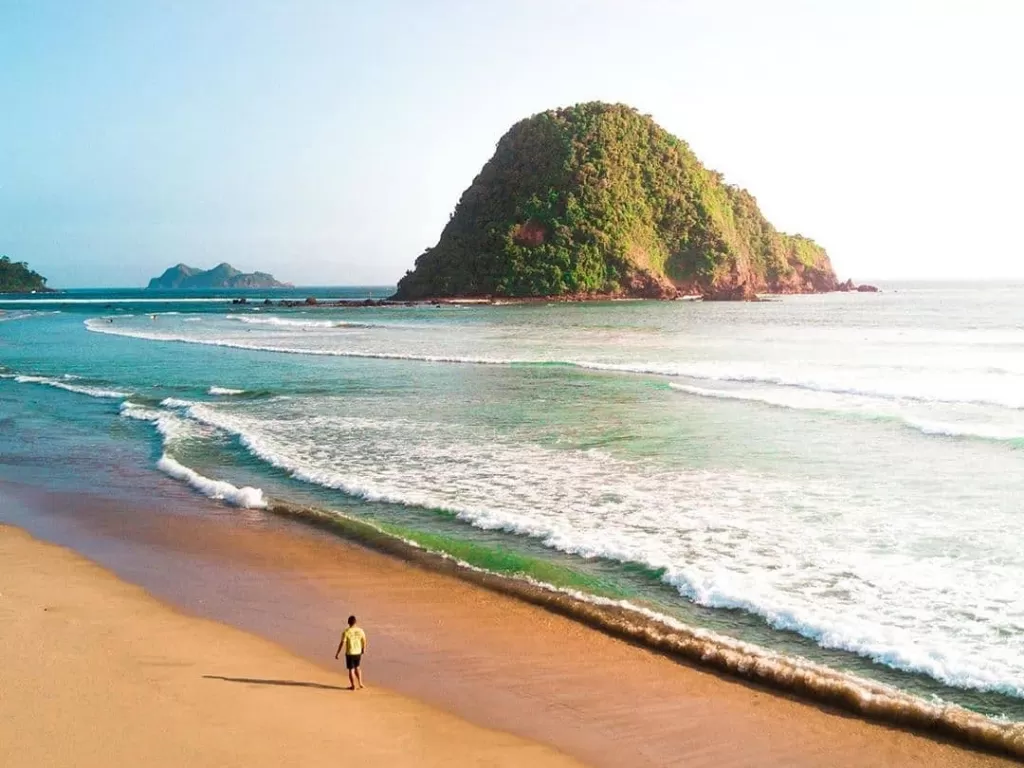 Eksotis Pantai Pulau Merah