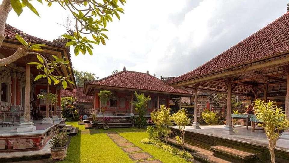 Indahnya Rumah Adat Bali