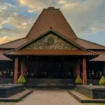 Keindahan Rumah Adat Jawa Tengah